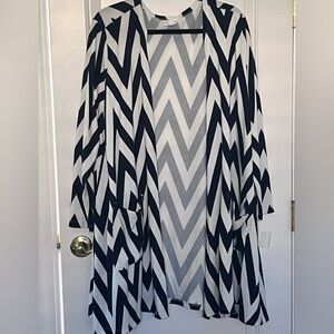 LuLaRoe Xl Black & White Chevron Open-Front Long Cardigan